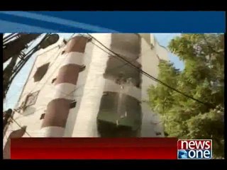 Karachi Cantonment authorities demolish debilitated five-storey building
