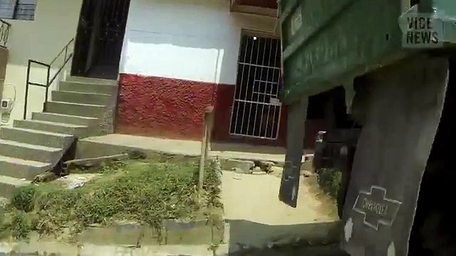 Kolombiyalı sokak çeteleri: Kokain nasıl yapılır [Belgesel]