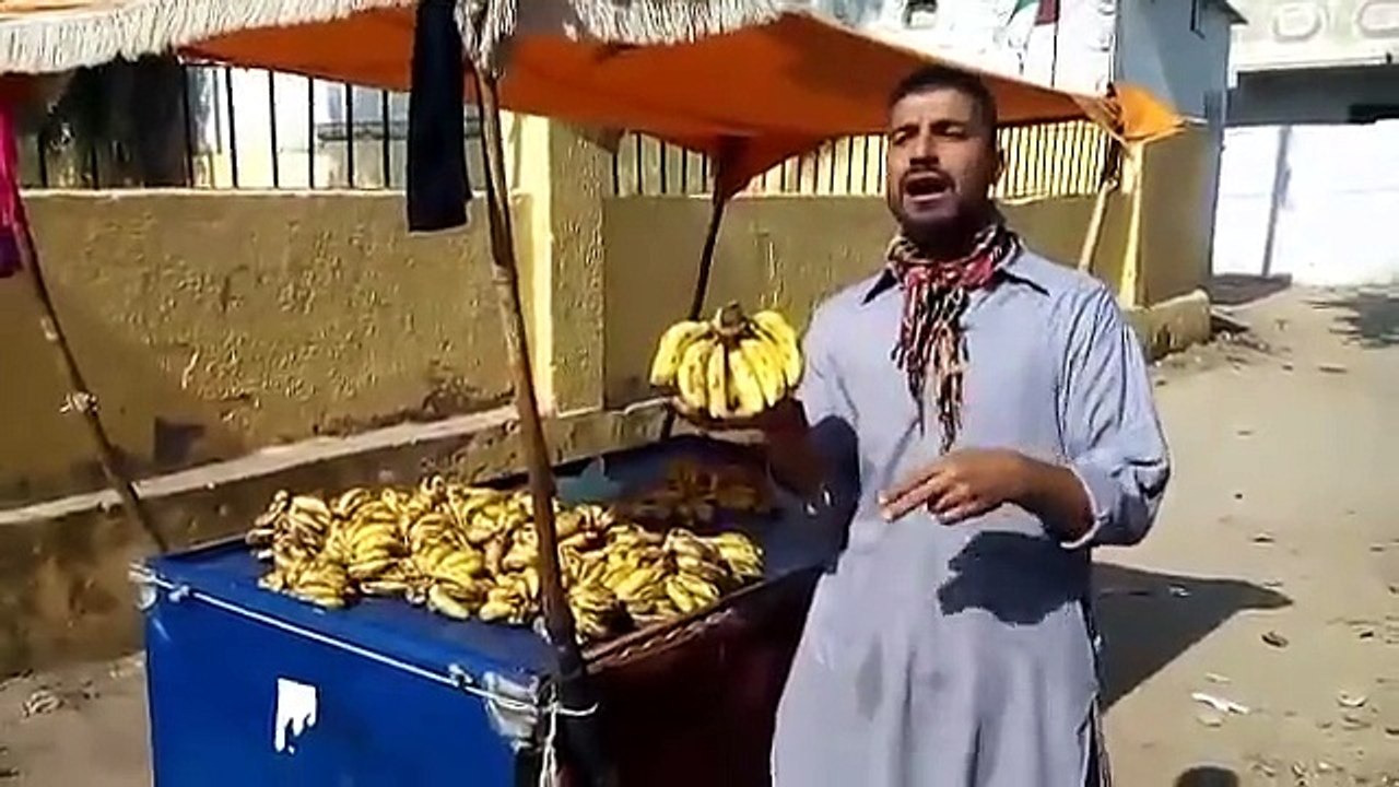 Funny Fruits Seller