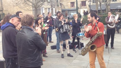Une fanfare et un brin de musique