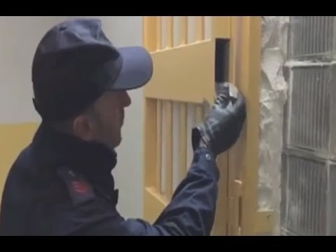 Napoli - Droga occultata nelle finestre, arrestato 19enne a Scampia (19.12.15)