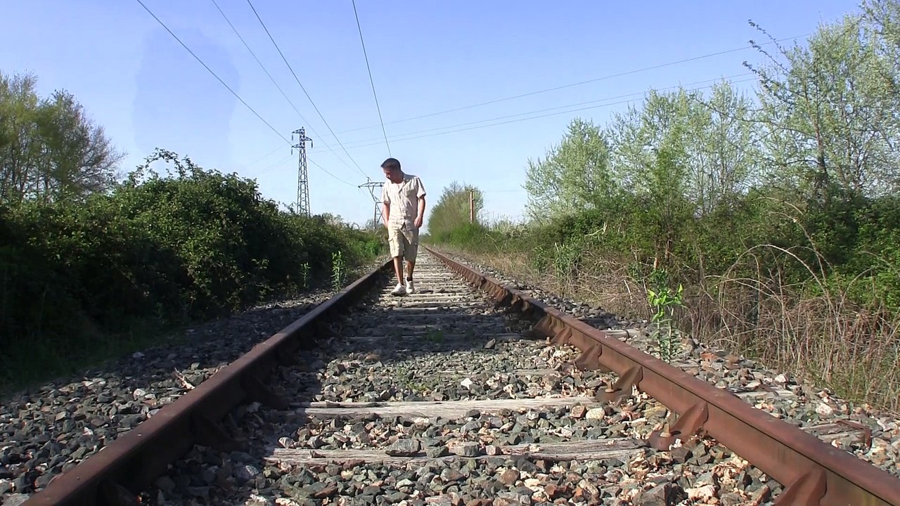 "7 Fois A Terre 8 Fois Debout"