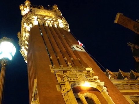 Le père Noël en difficulté au beffroi de Calais