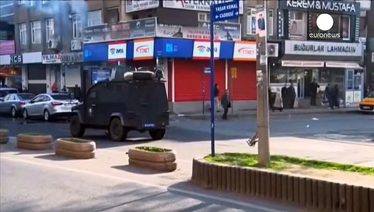 Diyarbakir: Polizei löst Kurdendemonstration auf