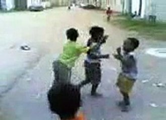 Watch Children doing masti in street _ On EntertainmentDhamal