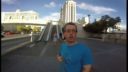 Il utilise sa GoPro à l'envers à Las Vegas