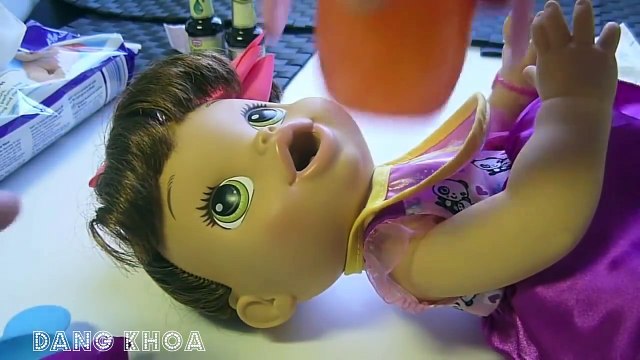 Đồ chơi búp bê chơi trò chơi pha bột cho búp bê tương tác Baby Alive ăn (2)
