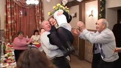 Faire la fête avec un vase