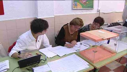 Descargar video: Los colegios electorales abren sus puertas a más de 36,5 millones de votantes