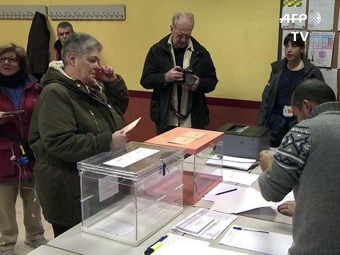 Espagne: les électeurs aux urnes pour des législatives à suspense