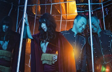 Hande Yener Ft. Serdar Ortaç - İki Deli