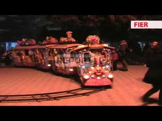 Report TV - Zbukurimet në qytetet e Shqipërisë për festat e fundvitit