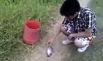 The best funny of 2016 Funny Videos Awesome fishes trap in a small lake many fishes catched 2015