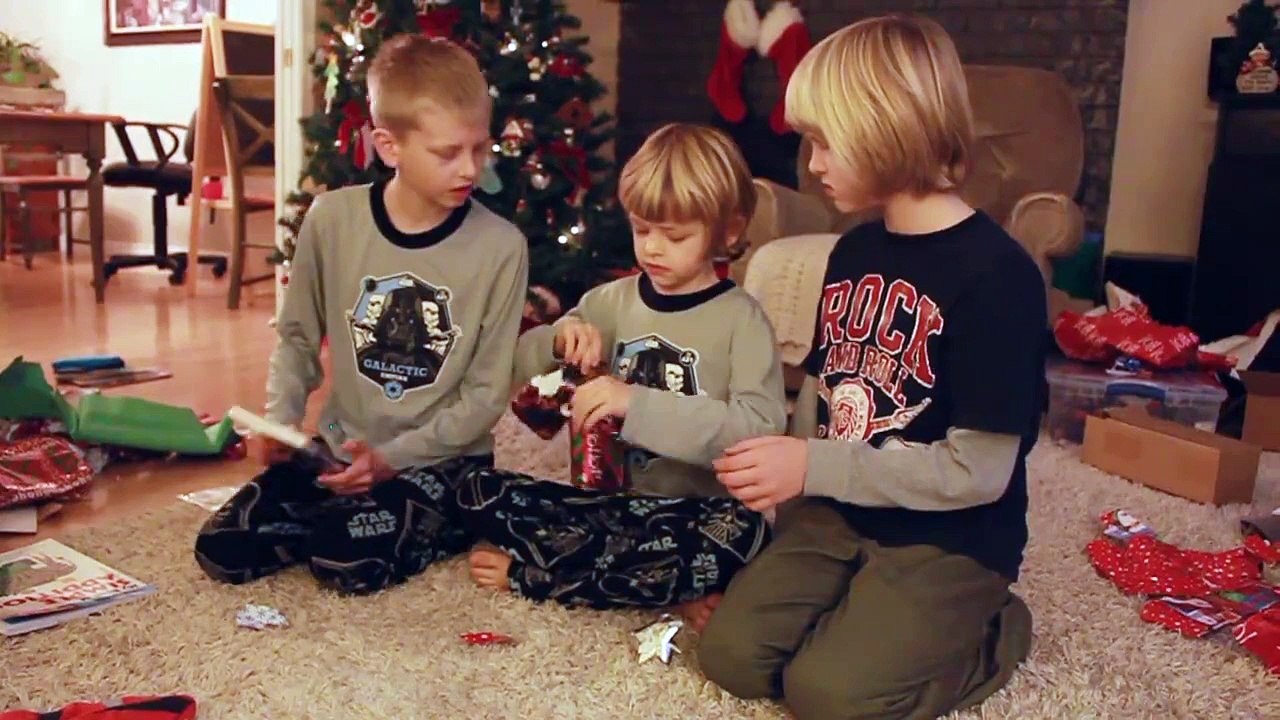 Des enfants un peu débiles ne comprennent pas qu'ils vont avoir un chien pour noel...