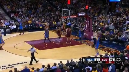 La esposa del golfista Jason Day sufre aparatosa caida de Lebron James