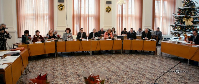 AGORA MEDIA | Consilierii turdeni au colindat în şedinţa festivă din luna decembrie