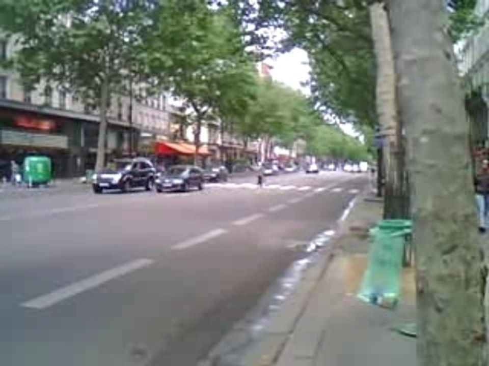 Piéton qui traverse n°1