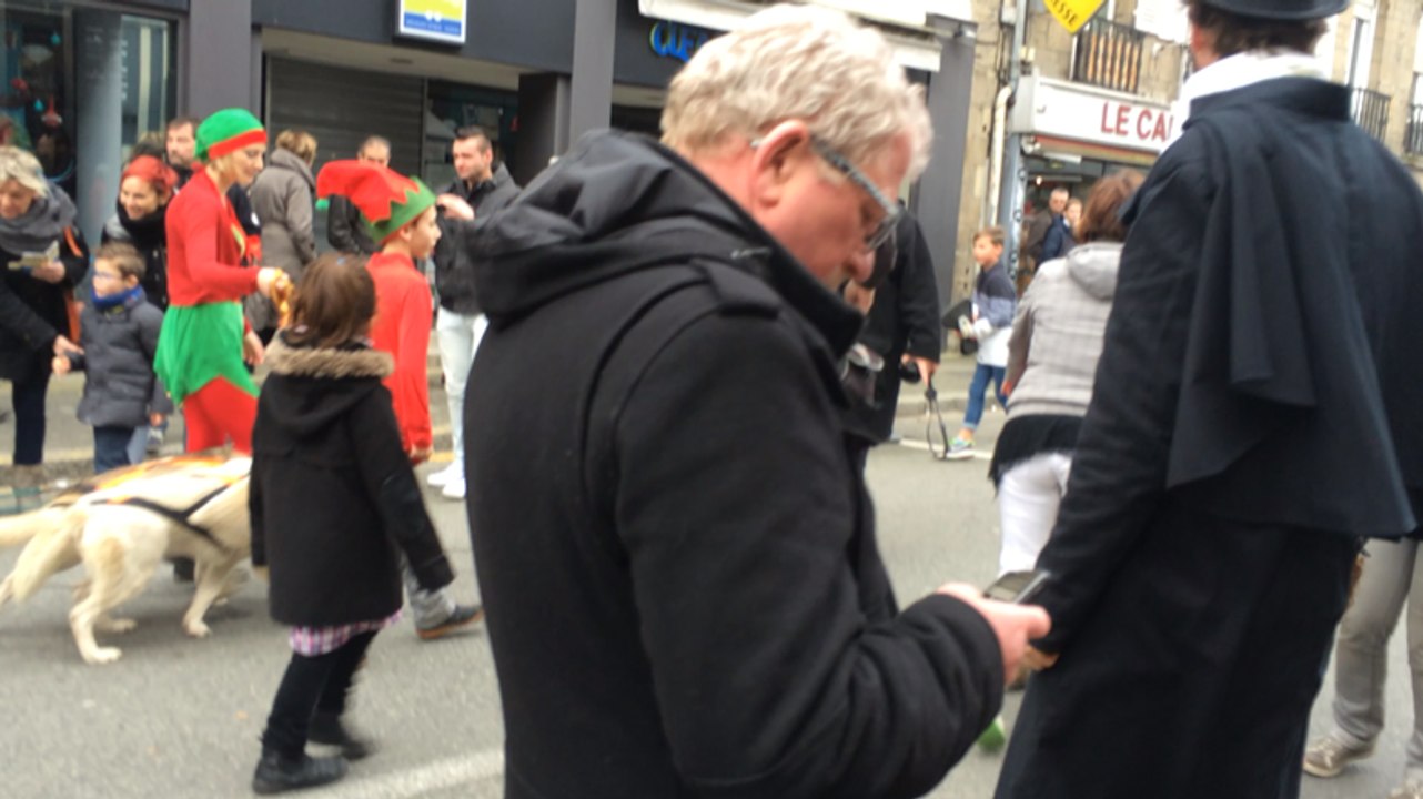 Le Père Noël arrive sur le marché de Noël
