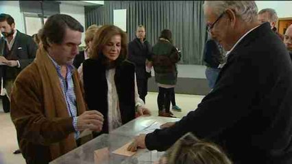José María Aznar y Ana Botella acuden juntos a votar en Aravaca