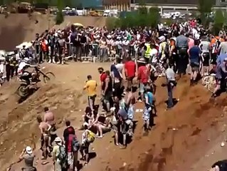 BALAP MOTOR PALING EKSTRIM DI DUNIA