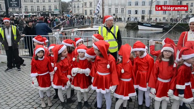 Vannes. Le Père Noël débarque en bateau