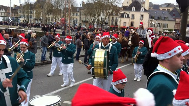 Le Père Noël arrive en fanfare