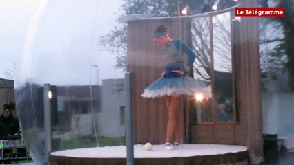 Le Relecq-Kerhuon (29). Marché de Noël : la danseuse et la boule à neige