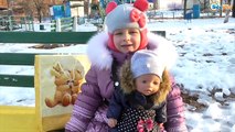 ✔ Кукла Беби Борн и Ярослава на прогулке в парке – взрываем хлопушки - Baby Born with Yaroslava ✔
