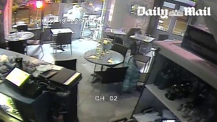 Attaque terroriste : Deux femmes en vie grâce à l'enrayement d'une arme