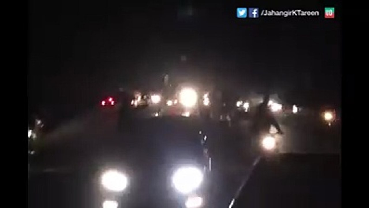 عمران خان کا قافلہ لودھرا بازار کی جانب رواں دواں