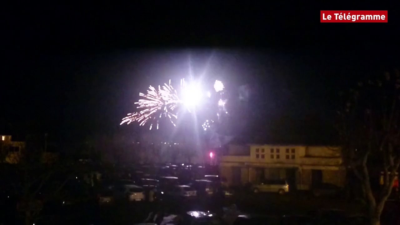 Guingamp. Environ 5.000 personnes au feu d'artifices de Noël