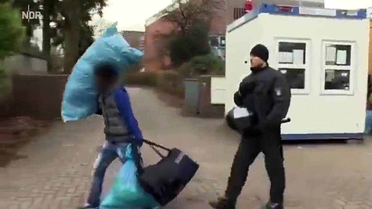 Das Übliche - Massenschlägerei im Asylheim