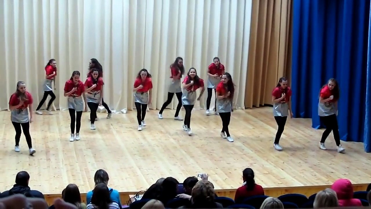 Dance schoolgirls