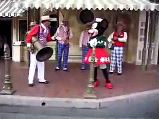 New Duck Real Minnie Mouse is Dancing