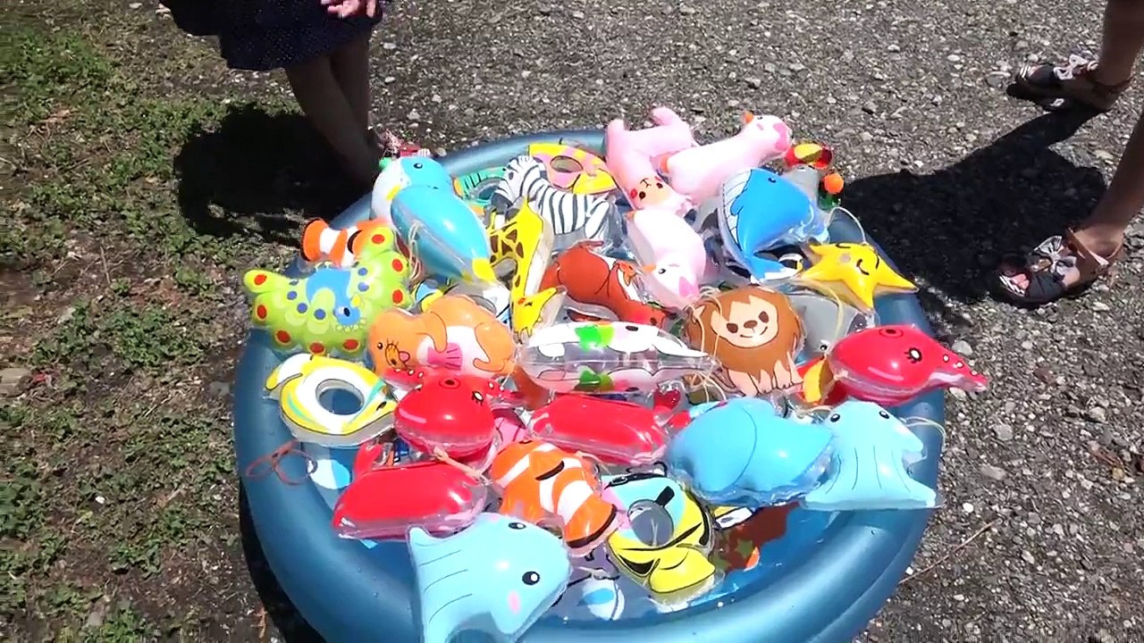 お外で動物風船を釣ってみよう！こどものおもちゃ Balloon Fishing