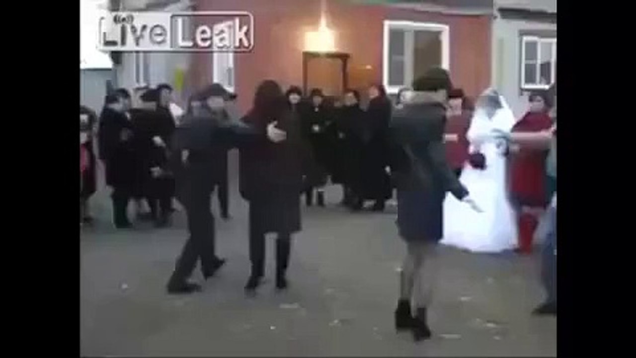 Düğünde Karşılıklı Oynadığı Kızı Kaçırdı!... Herkes şoka girdi...