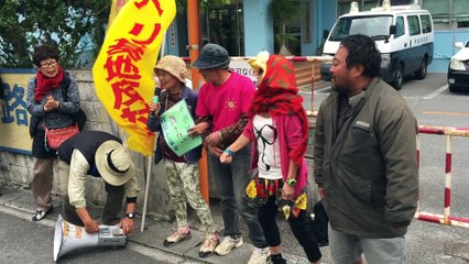 Manifestation devant le commissariat de Nago