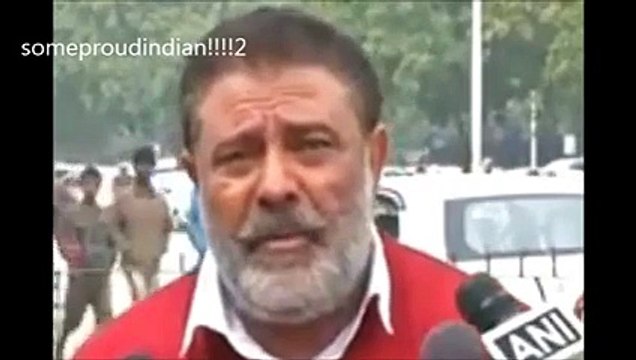 Angry Yograj Singh(Yuvi's father) calls MS Dhoni begger for not selecting Yuvraj Singh