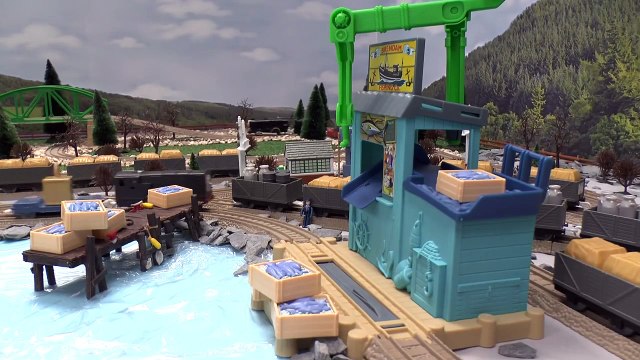 NEW Trackmaster Thomas & Friends Crankys Spinning Cargo Drop Train Set Working Hard Diese