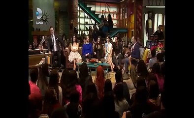 Beyaz Showda Tolga Sarıtaştan Hande Erçel taklidi!