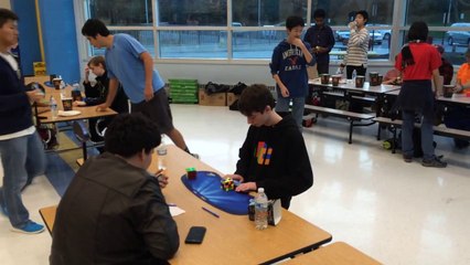 Nouveau record du monde de Rubik's Cube en 4,90 secondes