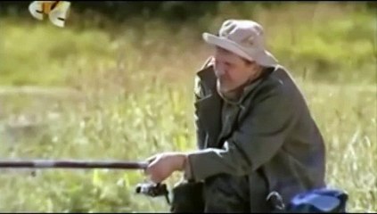 Я не на рыбалке! Я у любовницы!)))