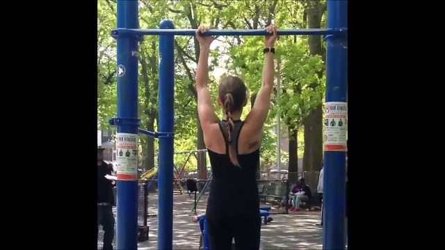 THALITA PASCUAL - Personal Trainer and Bikini Competitor: Exercises for Full-body Fitness