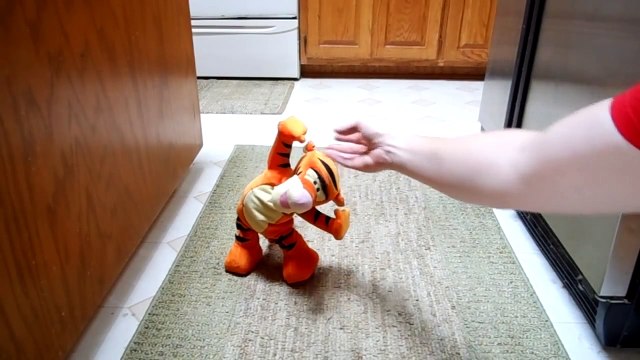 Disney Pooh DISNEY WINNIE THE POOH TUMBLE TIME TIGGER TUMBLING TOY
