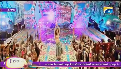 How it Feels to do a Vulgar Song in Front of Men -- Check Ayesha Umar's Response -