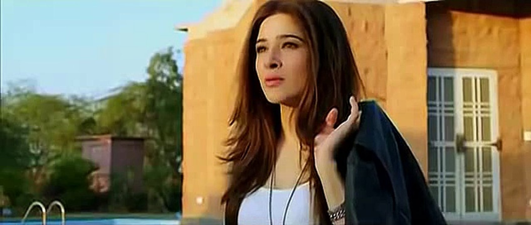 عائشہ عمر کا انتہائی شرناک فلمی سین - 18 سال سے بڑی عمر کے لوگ دیکھیں