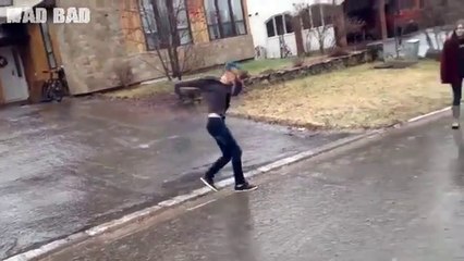 Funny People Falling on Ice Compilation [2015]