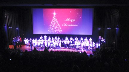Teverola (CE) - Saggio Istituto San Pio al teatro Lendi (12.12.15)