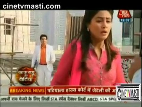 Akshara Gir Gayi Ghar Ki Chat se Jise Piche se Dekh Naitik ki Nikal gayi Chikh 21st December 2015 Yeh Rishta Kya Kehlata Hai