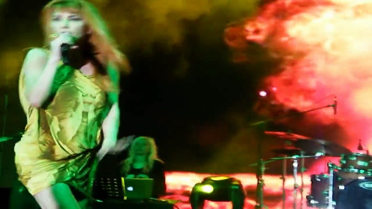 Hande Yener - Aşkın Ateşi 2013